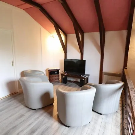 Maison De Caractere Avec Jardin, Terrasse Et Cheminee Pres Du Lot. Tranquillite Assuree ! - Fr-1-742-427